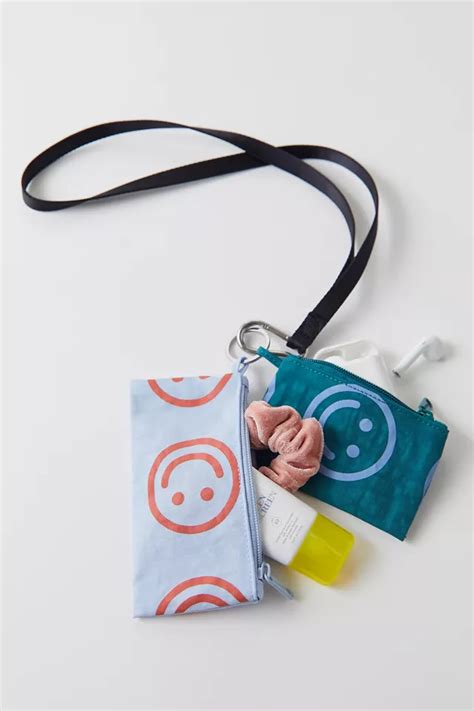 BAGGU Lanyard Pouch Set .